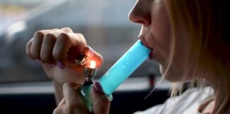 Rauchsignale der Moderne: Bong-Kauf als unterhaltsame Kontroverse Bong-Kauf als unterhaltsame Kontroverse