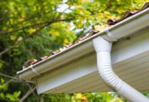 Moderne Dachentwässerung: Warum ein zuverlässiges Fallrohr entscheidend für den Gebäudeschutz ist Moderne Dachentwässerung